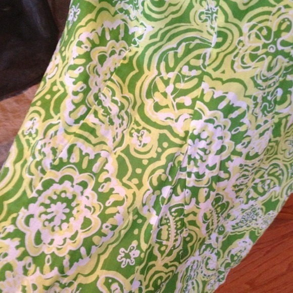 Green and white skirt - Picture 2 of 3